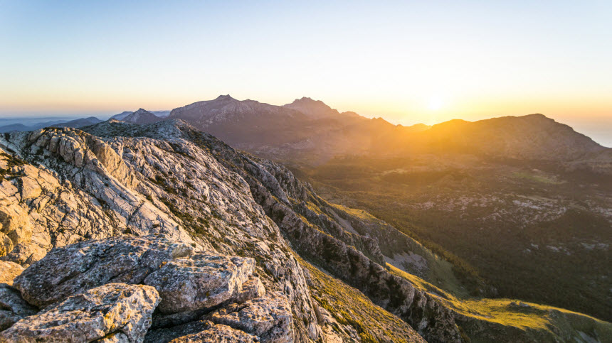 Aussicht auf Berge und Landschaften in der Serra de Tramuntana auf Mallorca