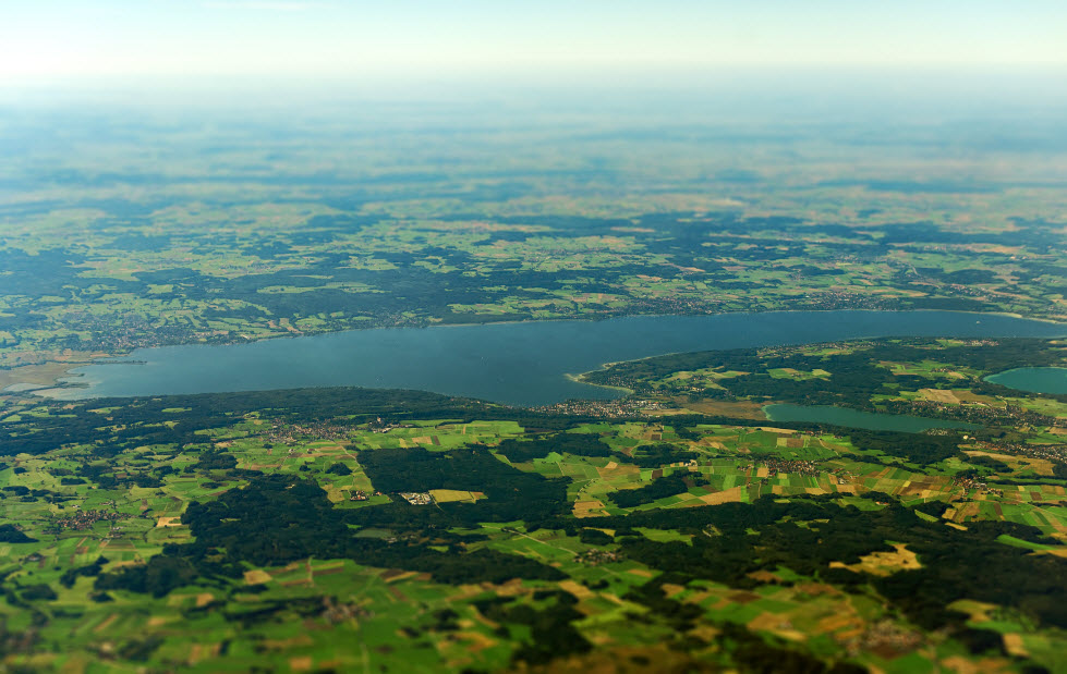 Blick auf den Ammersee aus der Ferne