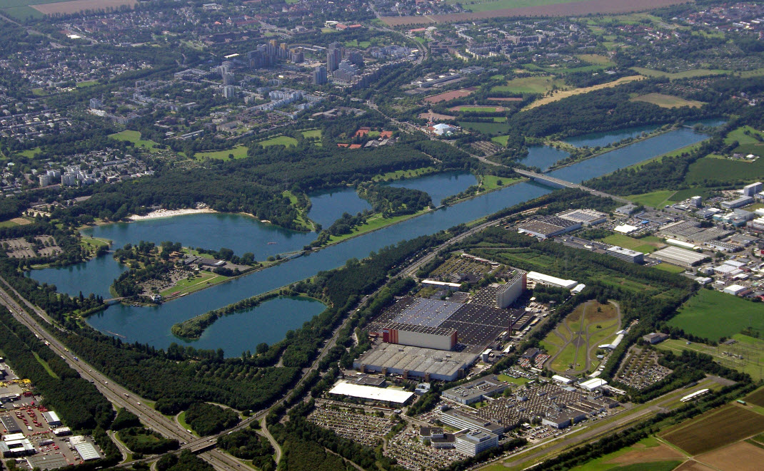 Luftaufnahme vom Fühlinger See am nördlichen Stadtrand in Köln-Fühlingen