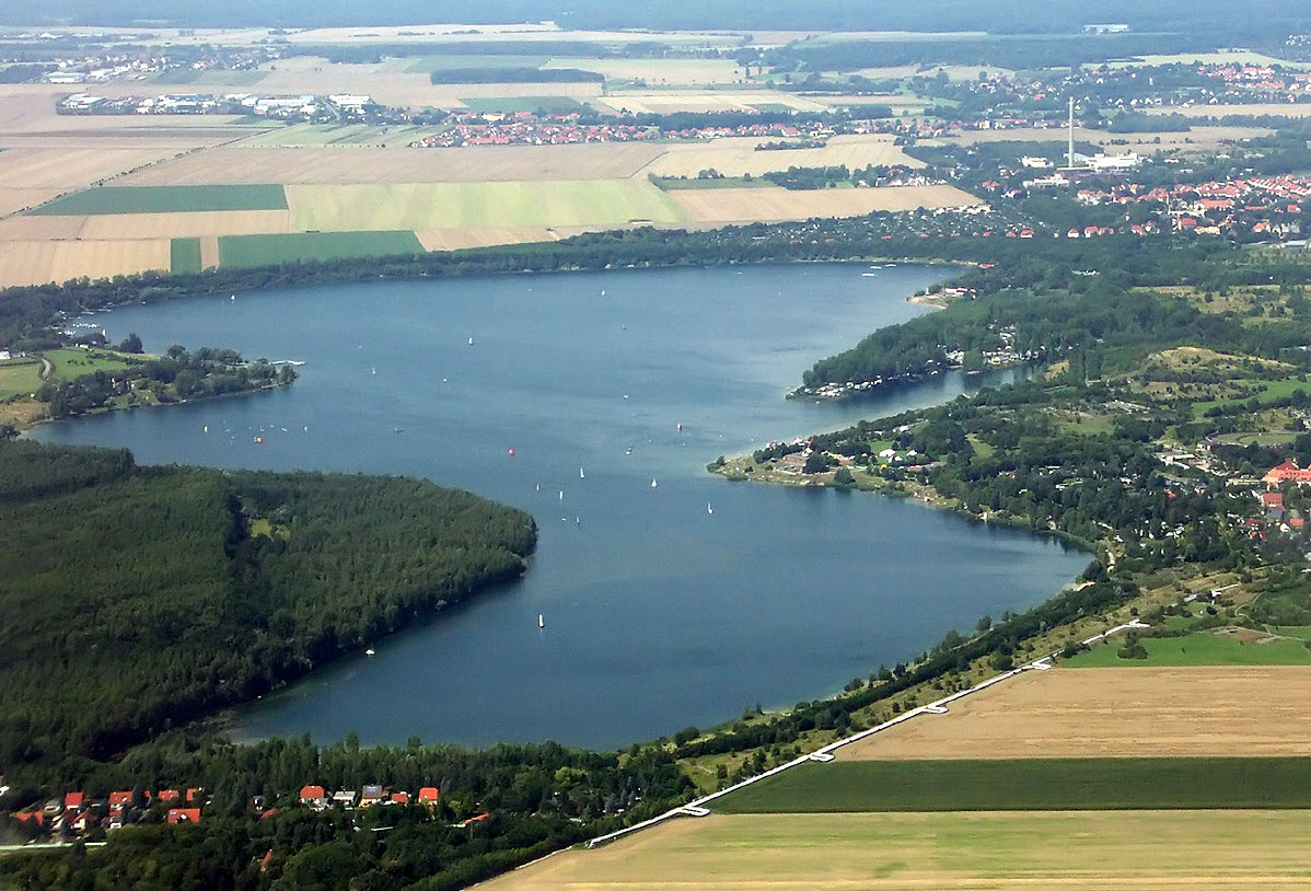 Die Aufnahme zeigt den Kulkwitzer See in Leipzig, Richtung Norden gesehen.
