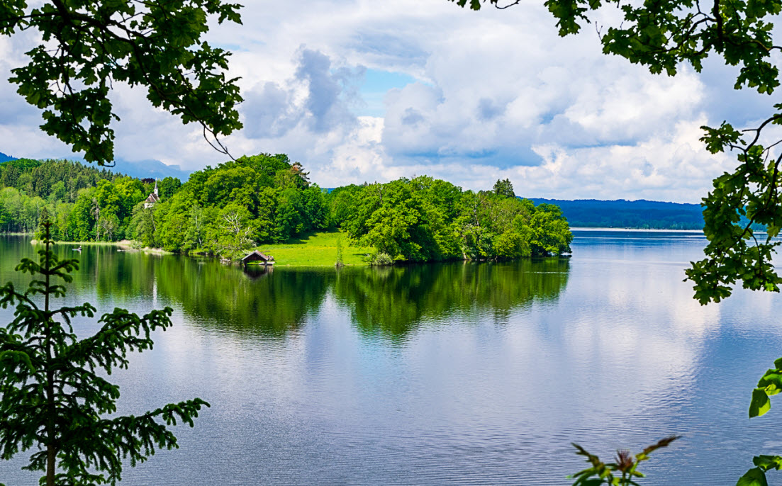 Blick auf die bewohnte Insel Wörth im Staffelsee